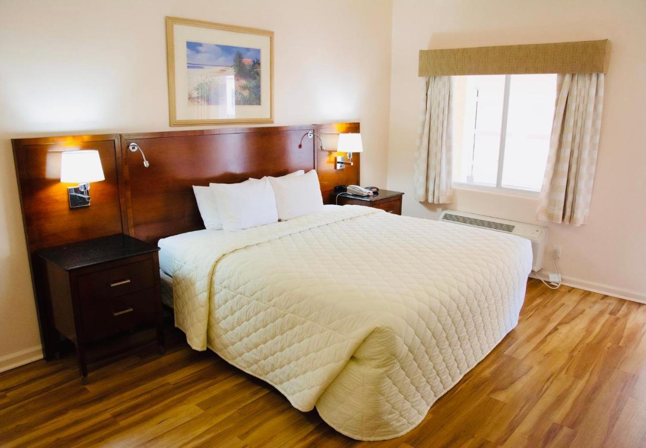 Royal Inn Hotel รอยัลปาล์มบีช ภายนอก รูปภาพ