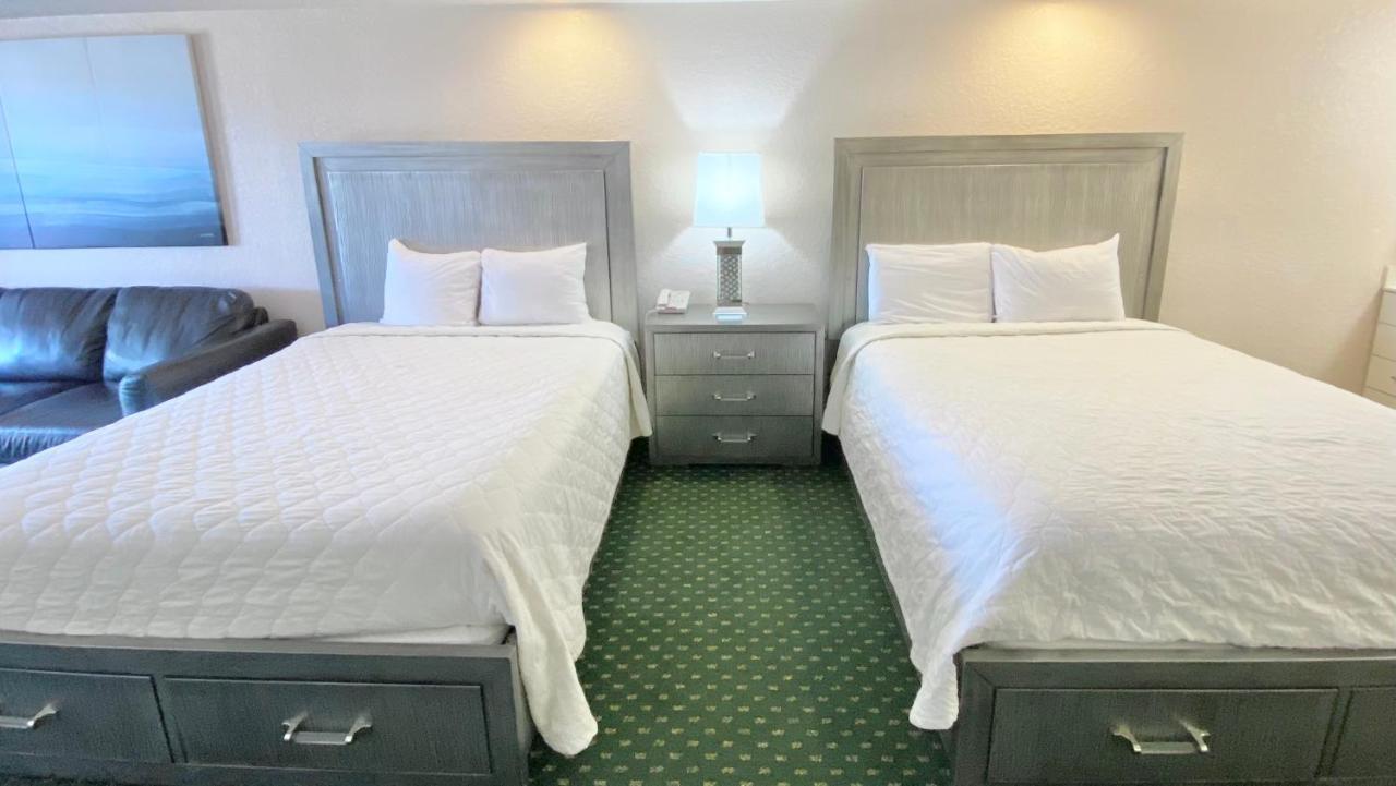 Royal Inn Hotel รอยัลปาล์มบีช ภายนอก รูปภาพ