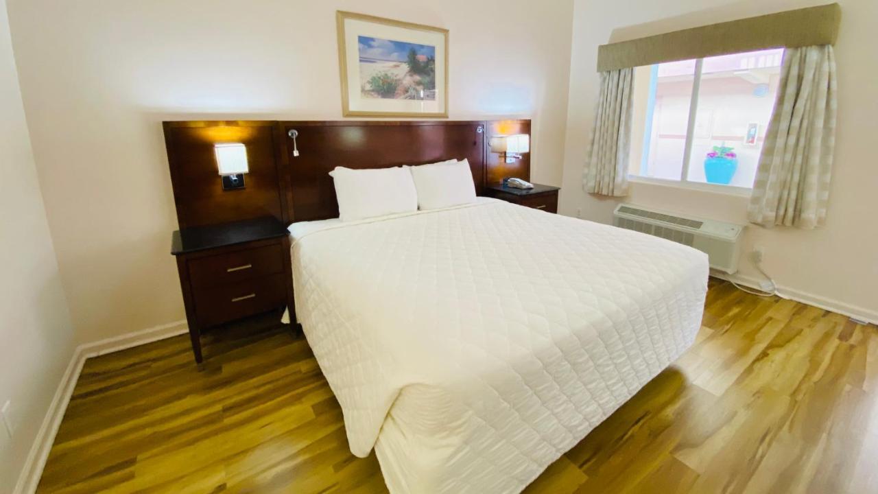Royal Inn Hotel รอยัลปาล์มบีช ภายนอก รูปภาพ